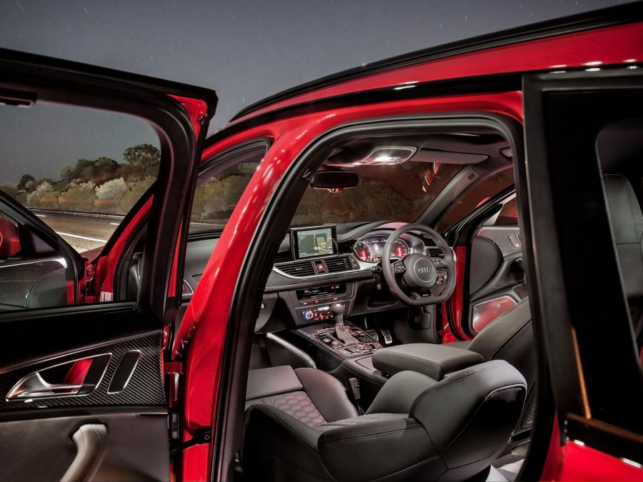 Интерьер Audi RS6 Avant (4G, C7) 2013 года  (AU) (фото 21 из 26)